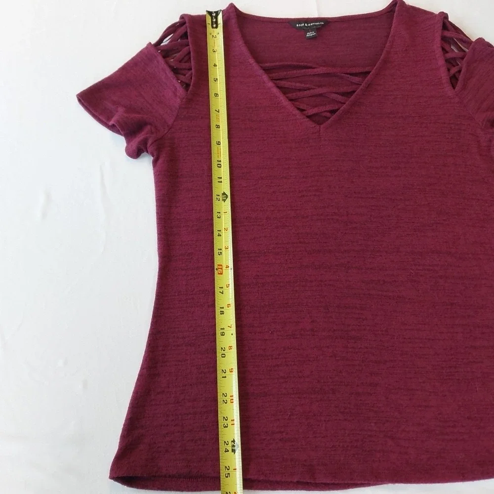 Women's Rock & Republic Purple Slit Shoulder And Chest Short Sleeve Top - Large‎